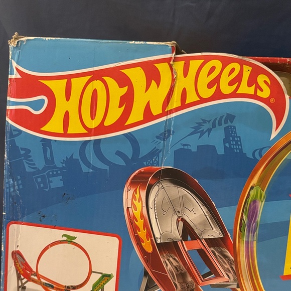 Mattel Hot Wheels Action Raceway Set with Orange and Green Tracks